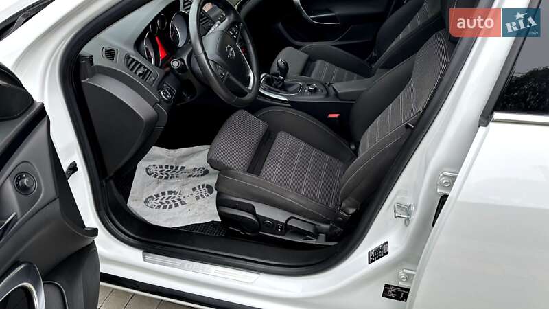 Универсал Opel Insignia 2010 в Луцке