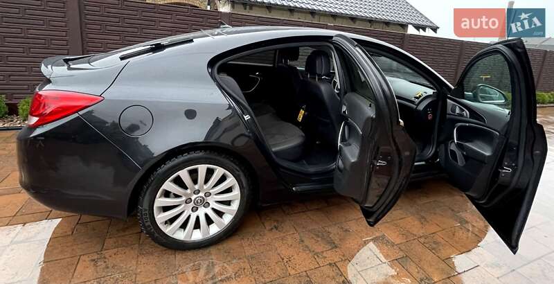Седан Opel Insignia 2009 в Ровно