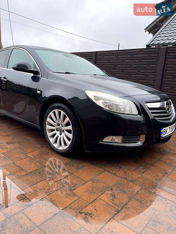 Седан Opel Insignia 2009 в Ровно