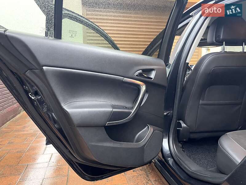 Седан Opel Insignia 2009 в Ровно