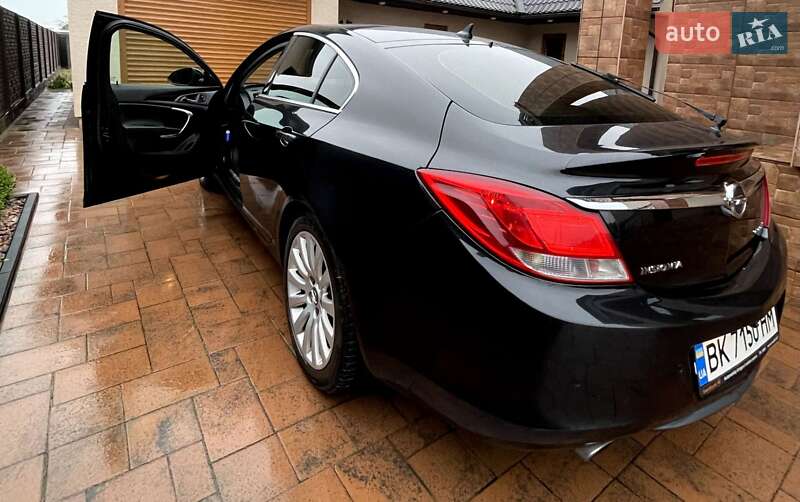 Седан Opel Insignia 2009 в Ровно