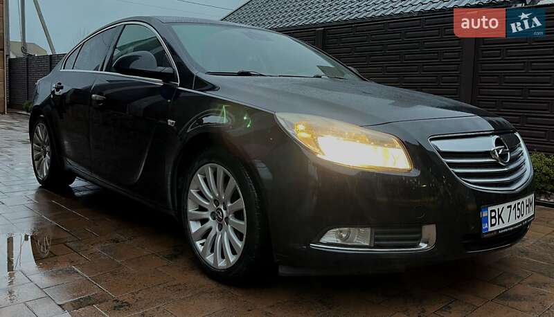 Седан Opel Insignia 2009 в Ровно