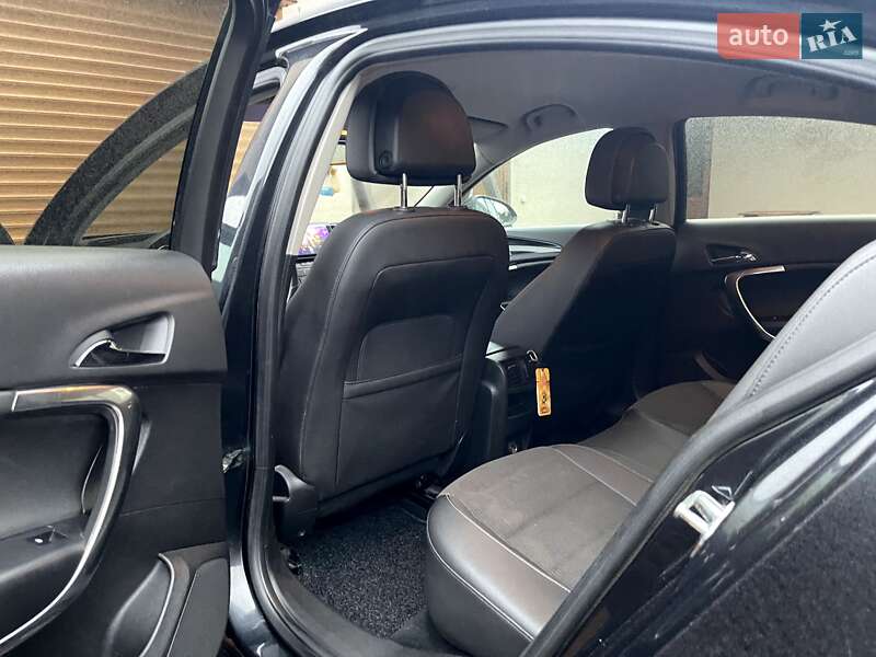 Седан Opel Insignia 2009 в Ровно