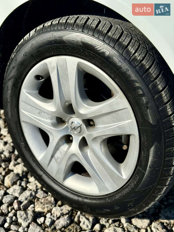 Универсал Opel Insignia 2016 в Новояворовске