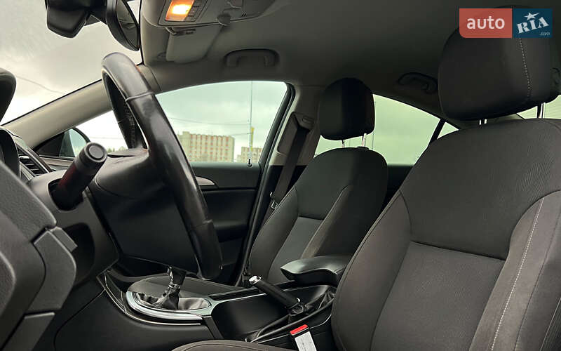 Седан Opel Insignia 2012 в Львове