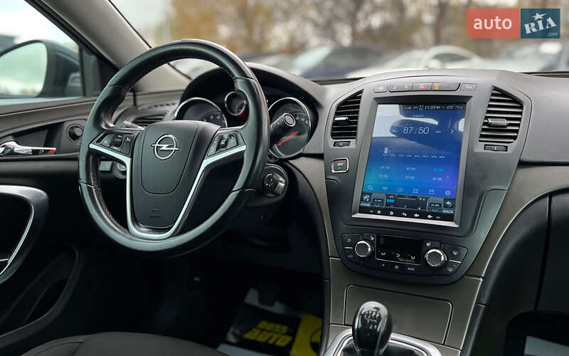 Седан Opel Insignia 2012 в Львове