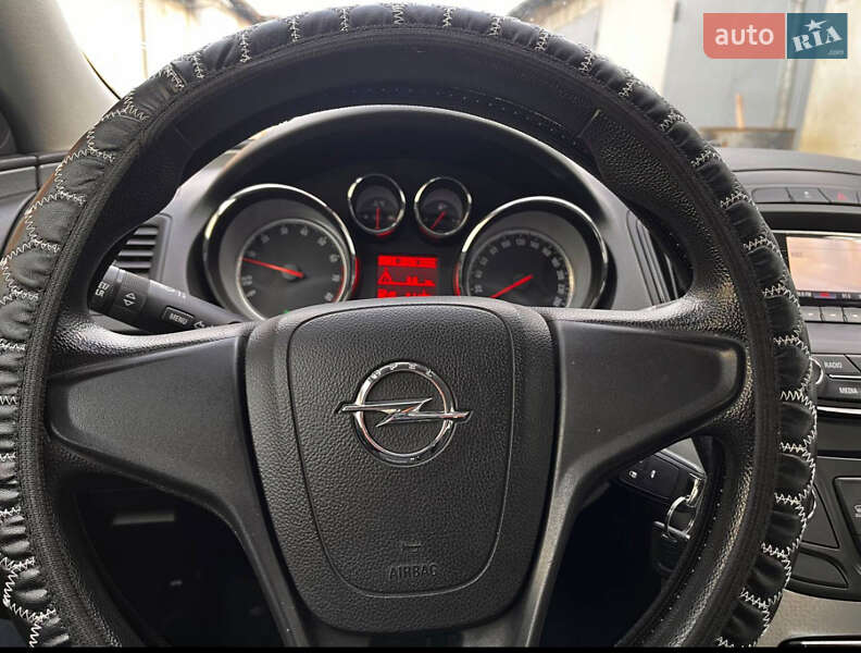 Седан Opel Insignia 2014 в Львові