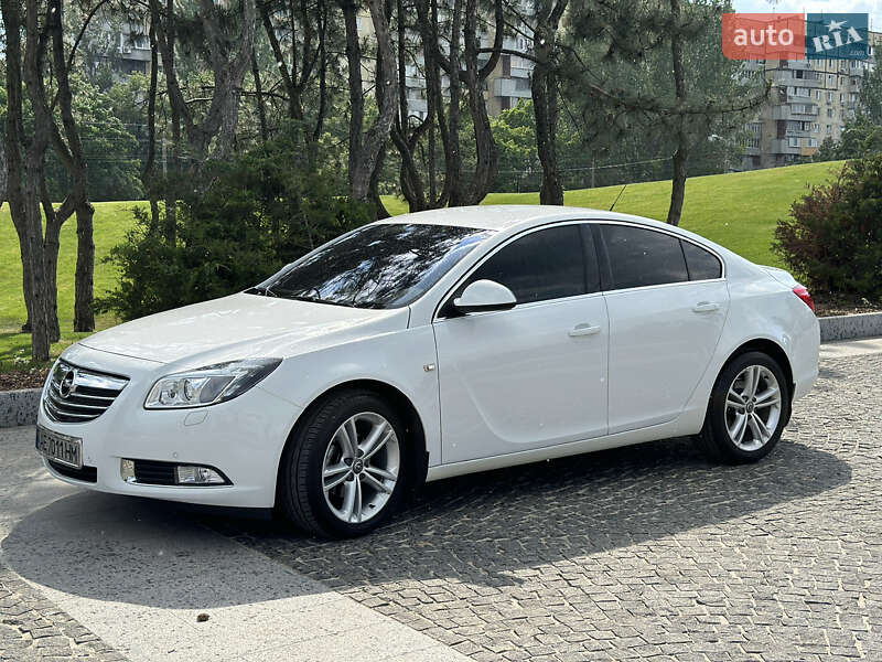 Седан Opel Insignia 2013 в Дніпрі