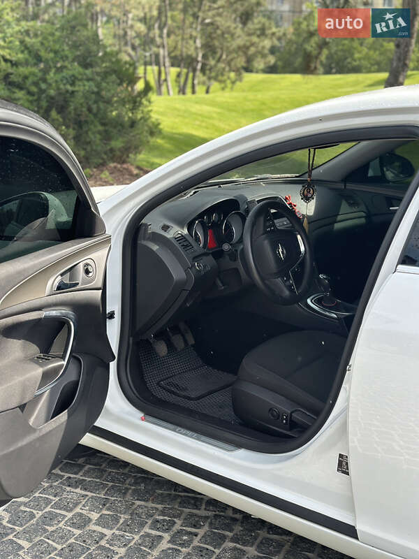 Седан Opel Insignia 2013 в Дніпрі