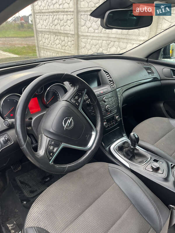 Универсал Opel Insignia 2010 в Березному