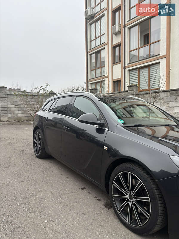 Универсал Opel Insignia 2015 в Ровно