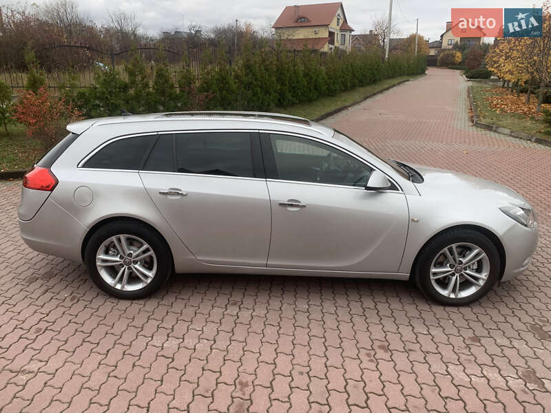 Універсал Opel Insignia 2011 в Чернівцях