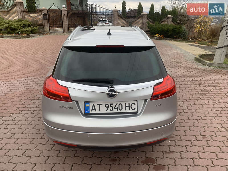 Універсал Opel Insignia 2011 в Чернівцях