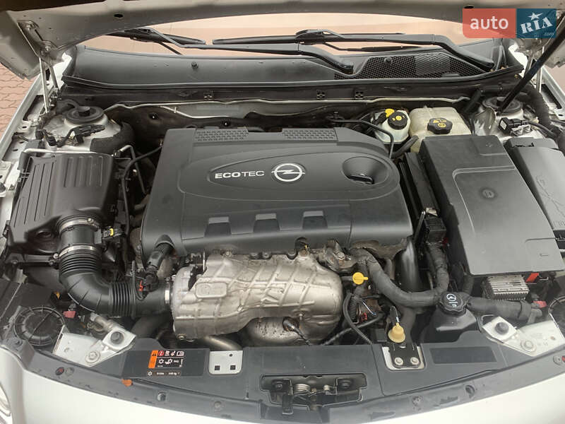 Універсал Opel Insignia 2011 в Чернівцях