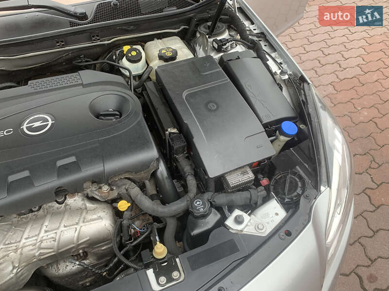 Універсал Opel Insignia 2011 в Чернівцях
