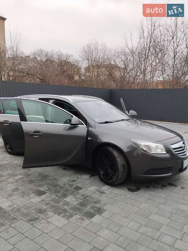 Універсал Opel Insignia 2010 в Старокостянтинові