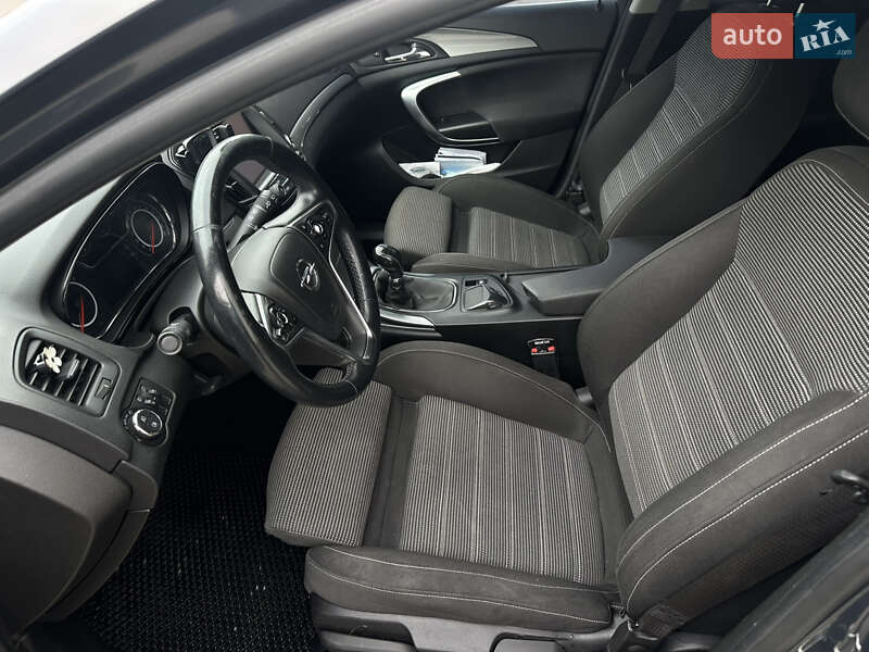 Седан Opel Insignia 2014 в Івано-Франківську