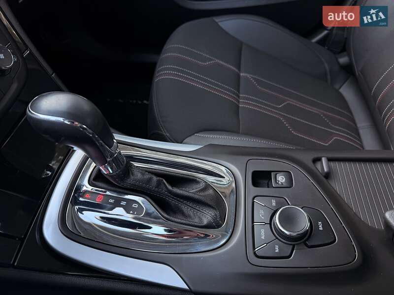 Седан Opel Insignia 2012 в Тернополе