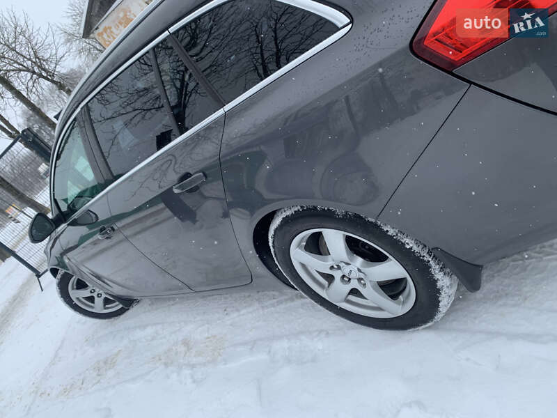 Универсал Opel Insignia 2009 в Новой Ушице