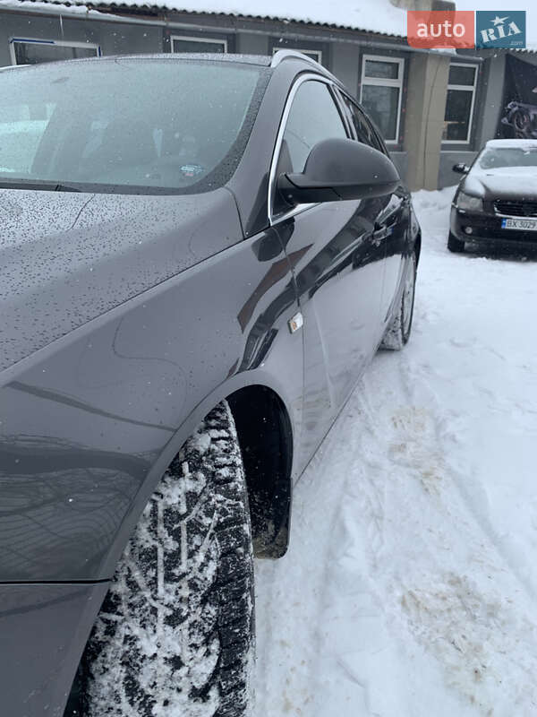 Универсал Opel Insignia 2009 в Новой Ушице