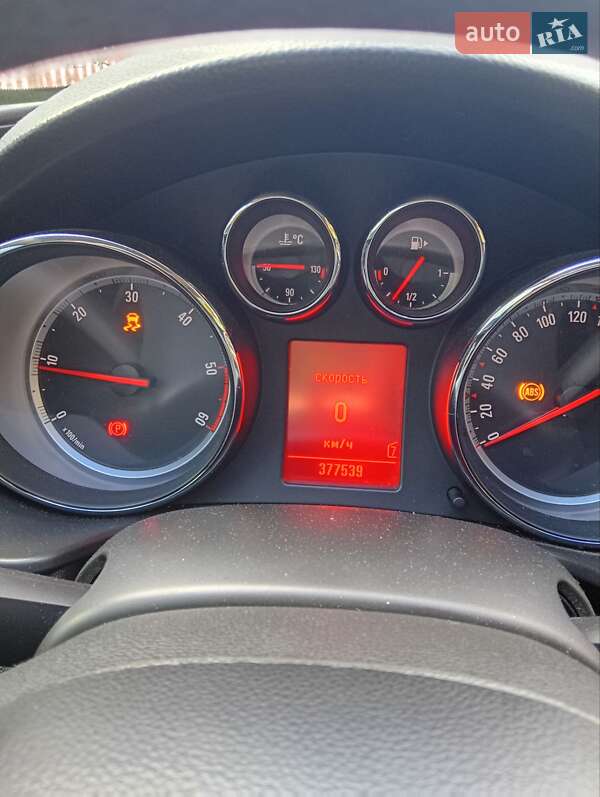 Седан Opel Insignia 2010 в Львове