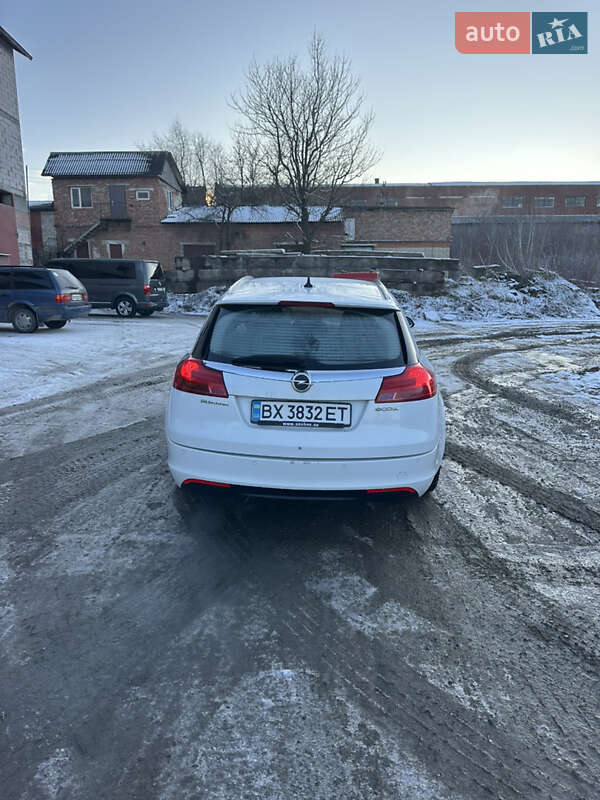 Универсал Opel Insignia 2012 в Городке