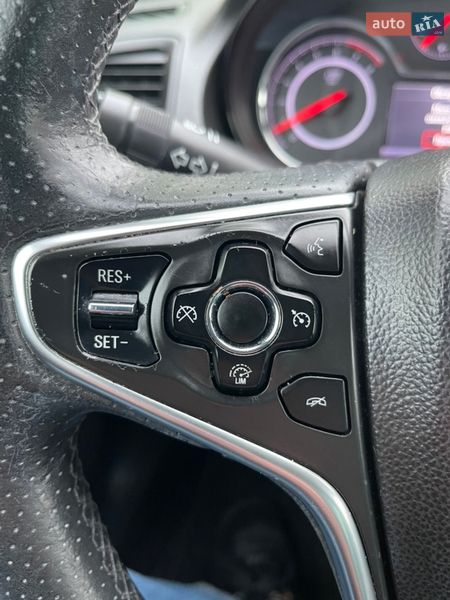 Седан Opel Insignia 2016 в Львове