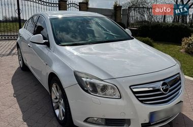 Седан Opel Insignia 2010 в Львове
