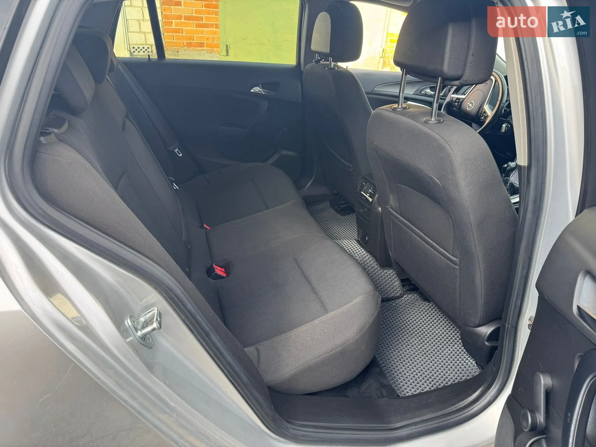 2010 Opel Insignia - мініатюра 11
