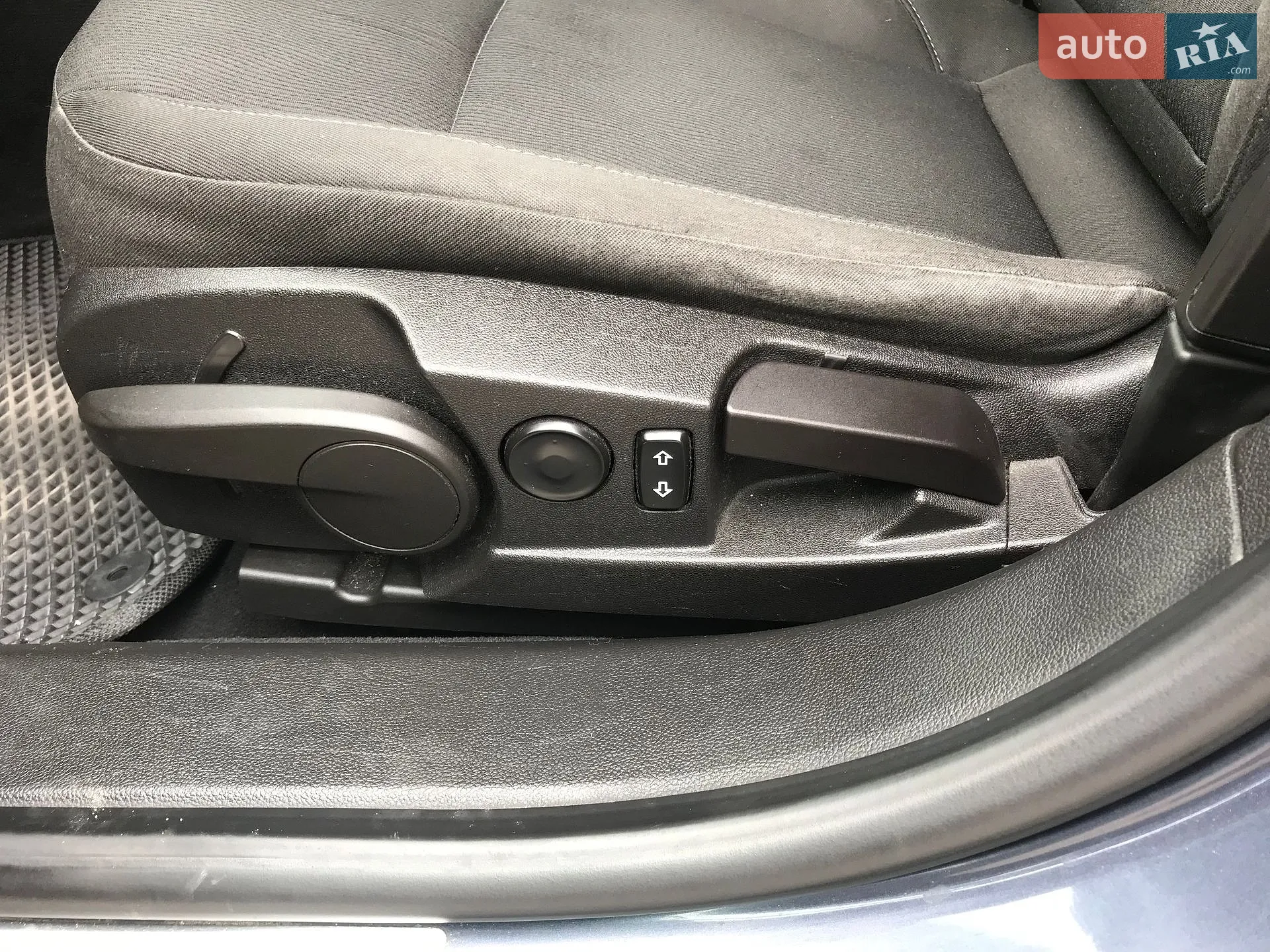 2010 Opel Insignia - мініатюра 11