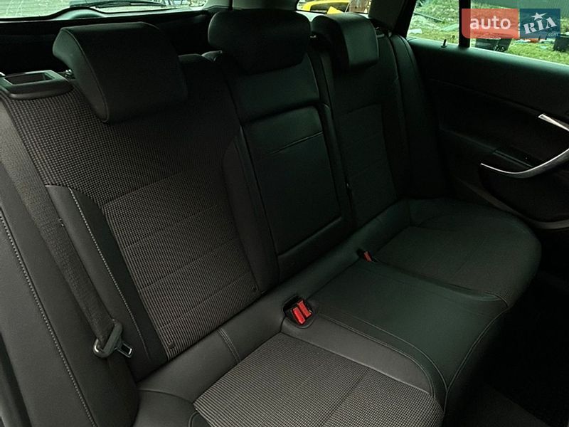 Универсал Opel Insignia 2011 в Кременце