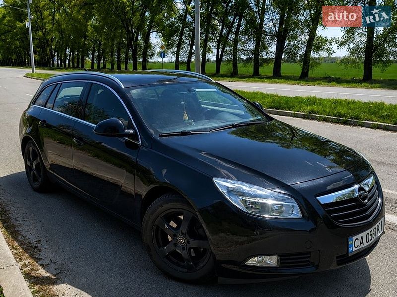 Универсал Opel Insignia 2010 в Ромнах