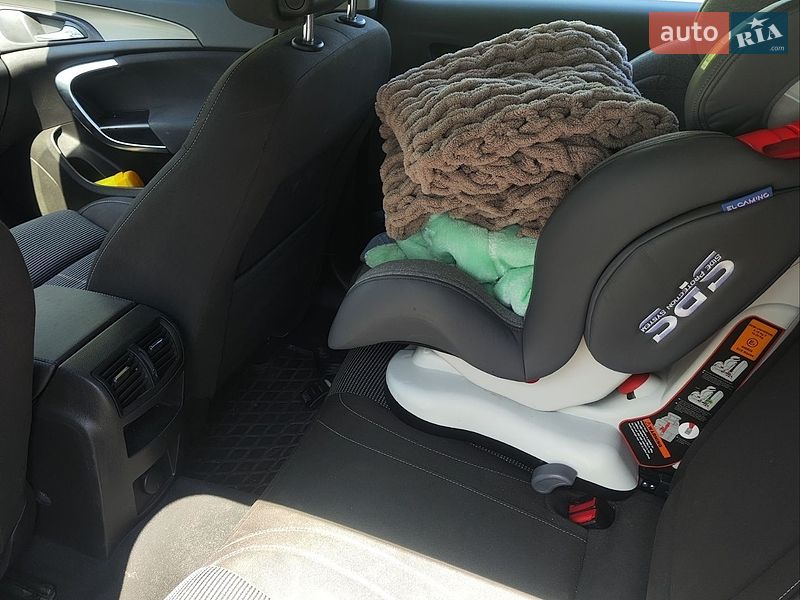 Универсал Opel Insignia 2010 в Ромнах