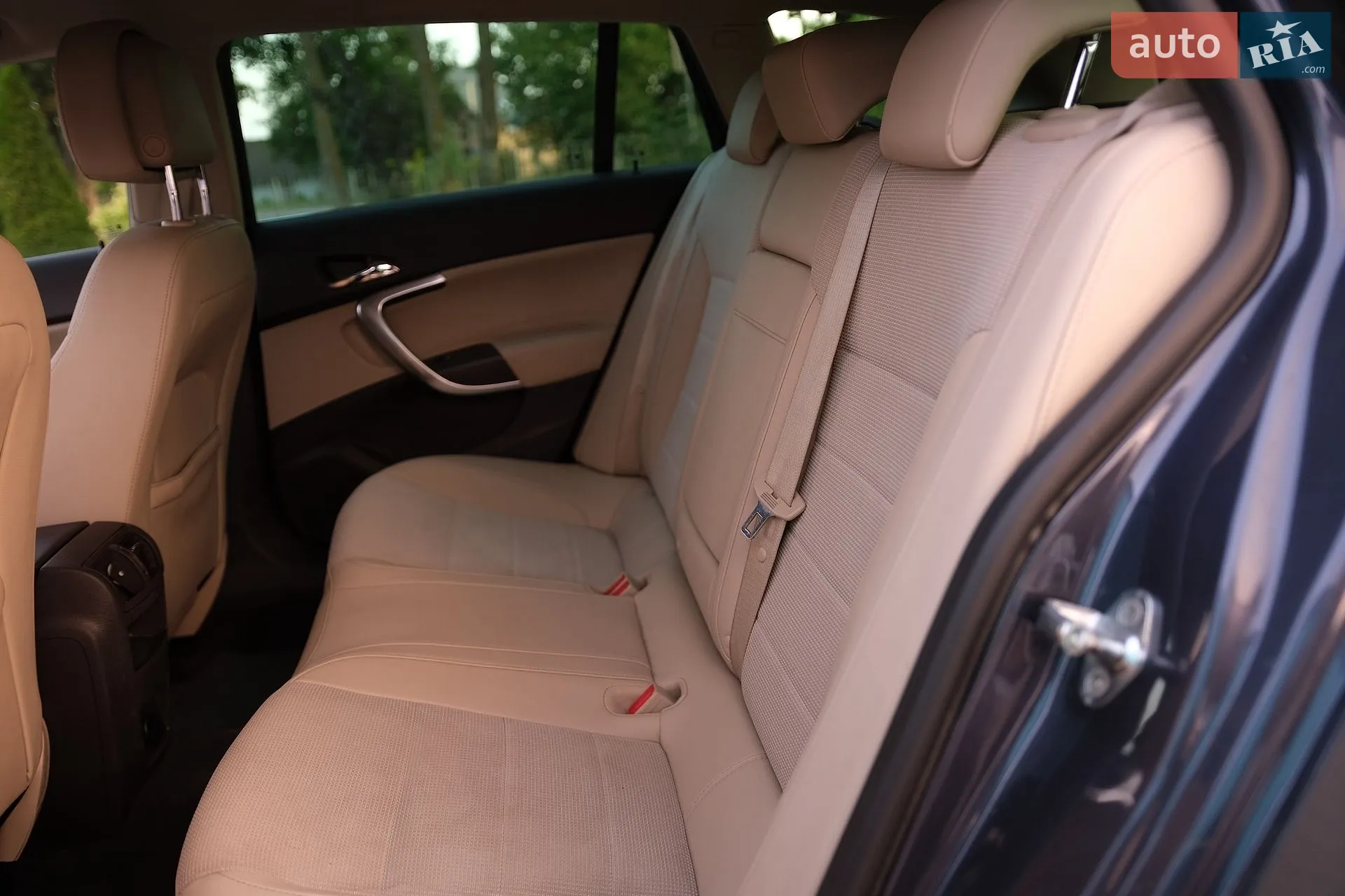 2010 Opel Insignia - мініатюра 11