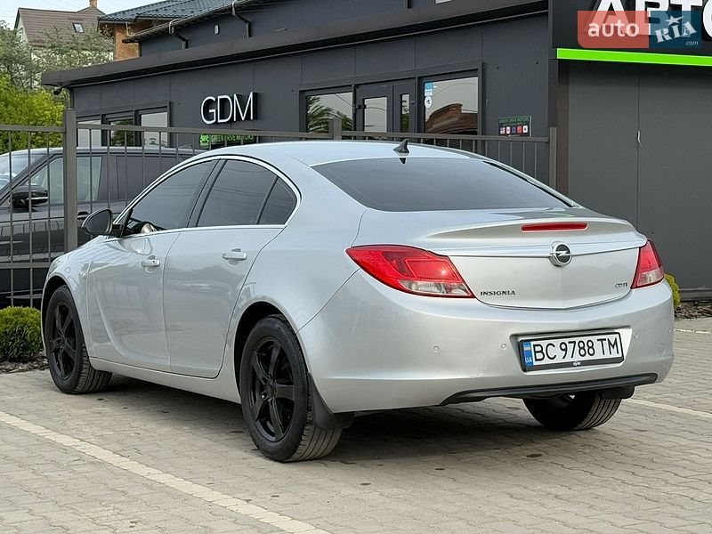 Седан Opel Insignia 2012 в Львове