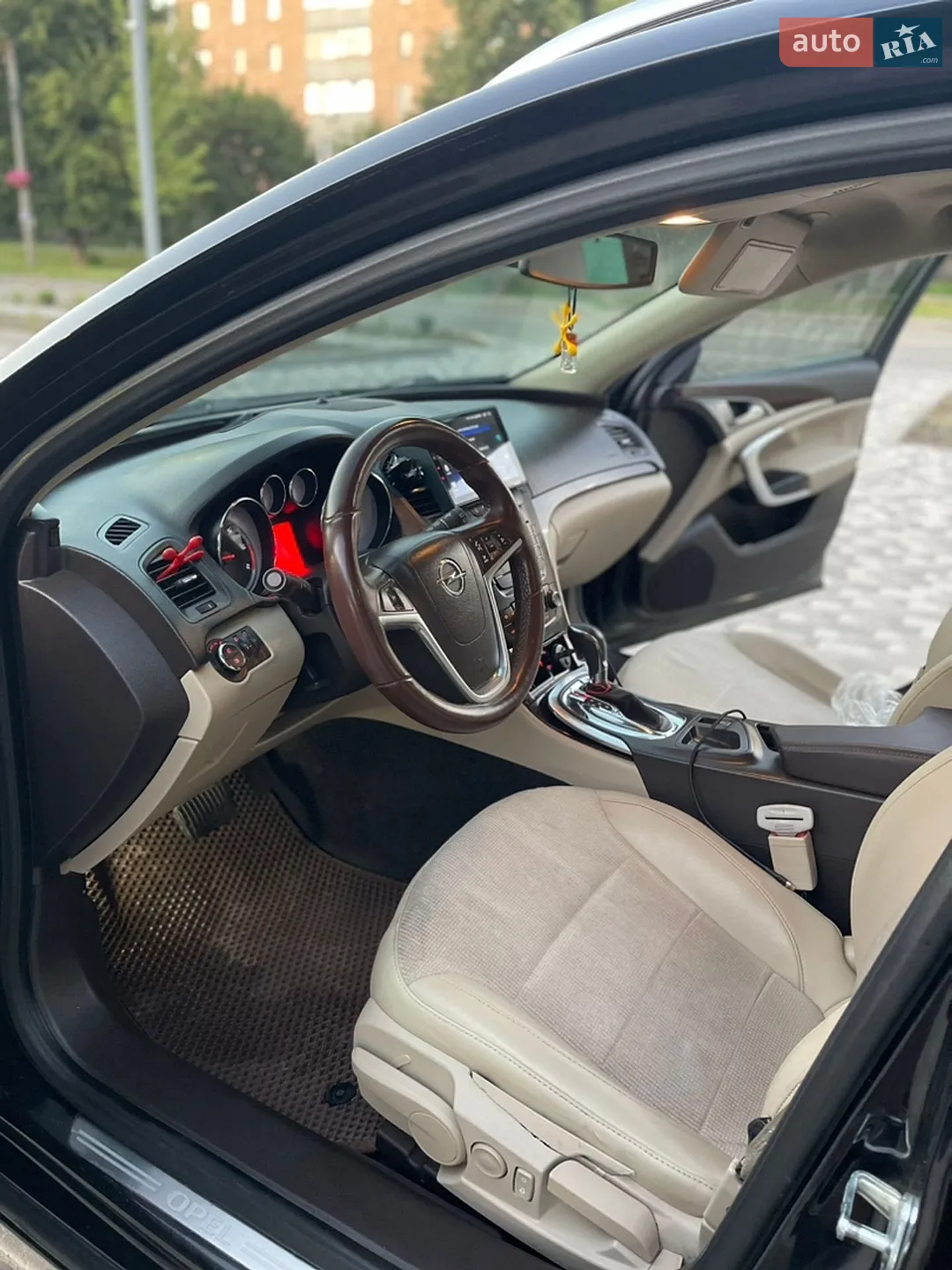 2010 Opel Insignia - мініатюра 11
