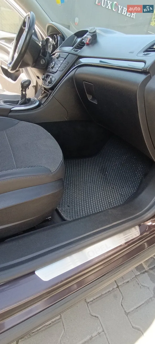 2010 Opel Insignia - мініатюра 12