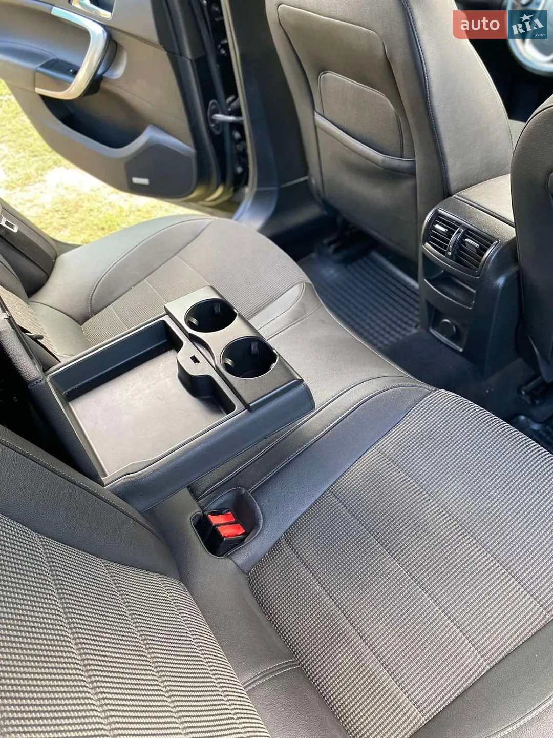 2010 Opel Insignia - мініатюра 16