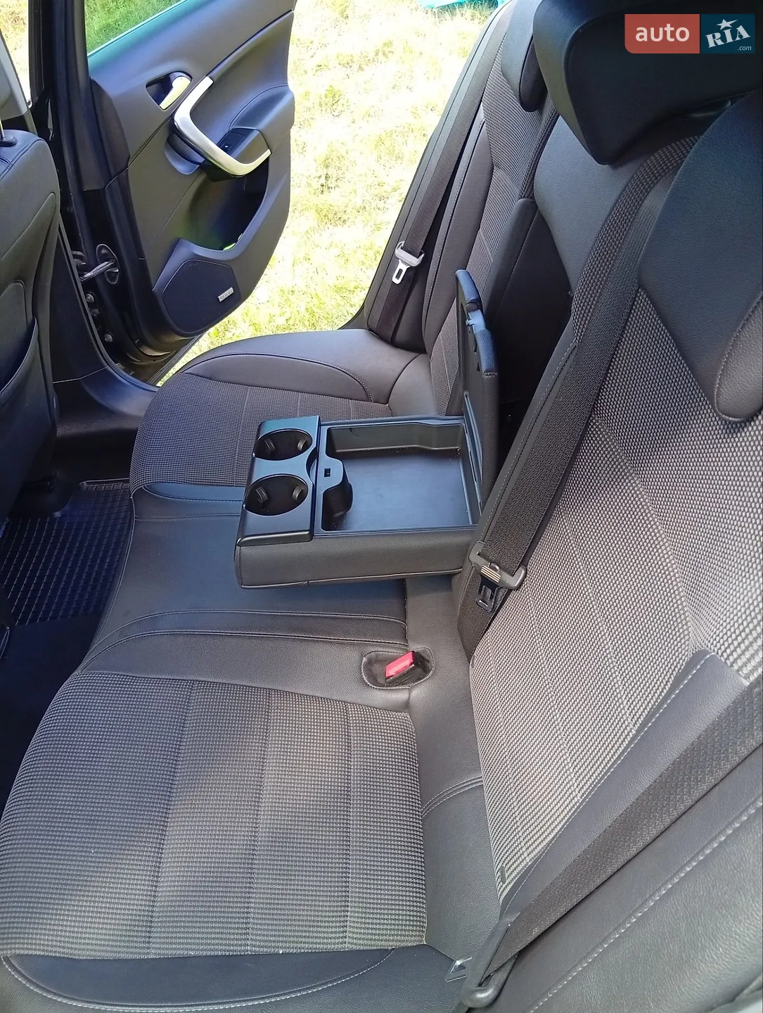 2010 Opel Insignia - мініатюра 11