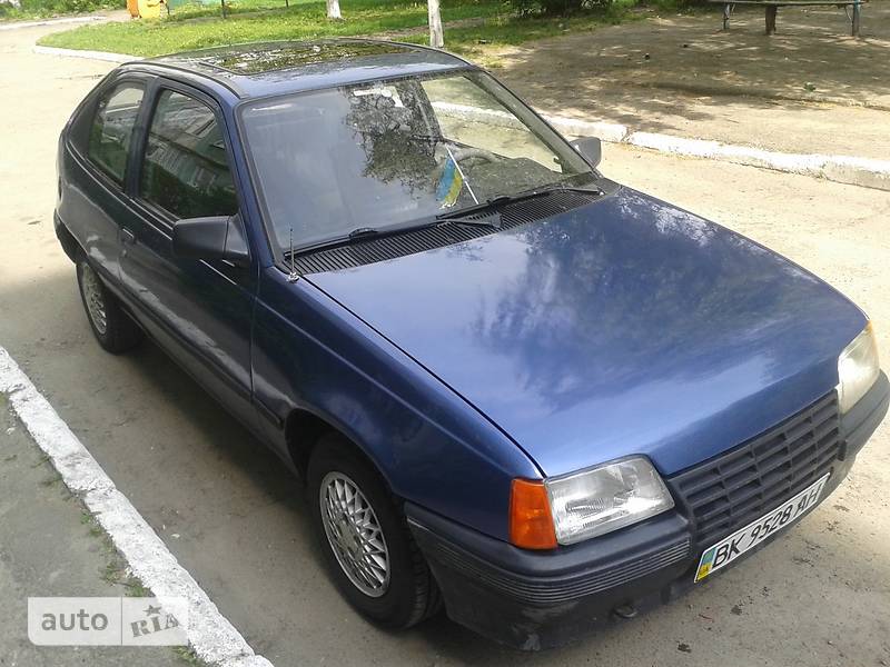 Хэтчбек Opel Kadett 1987 в 