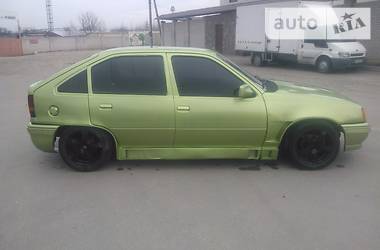 Хэтчбек Opel Kadett 1985 в 