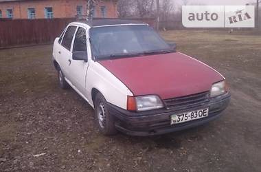 Седан Opel Kadett 1986 в Сумах