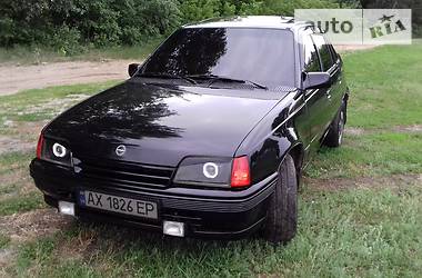 Седан Opel Kadett 1990 в Харькове