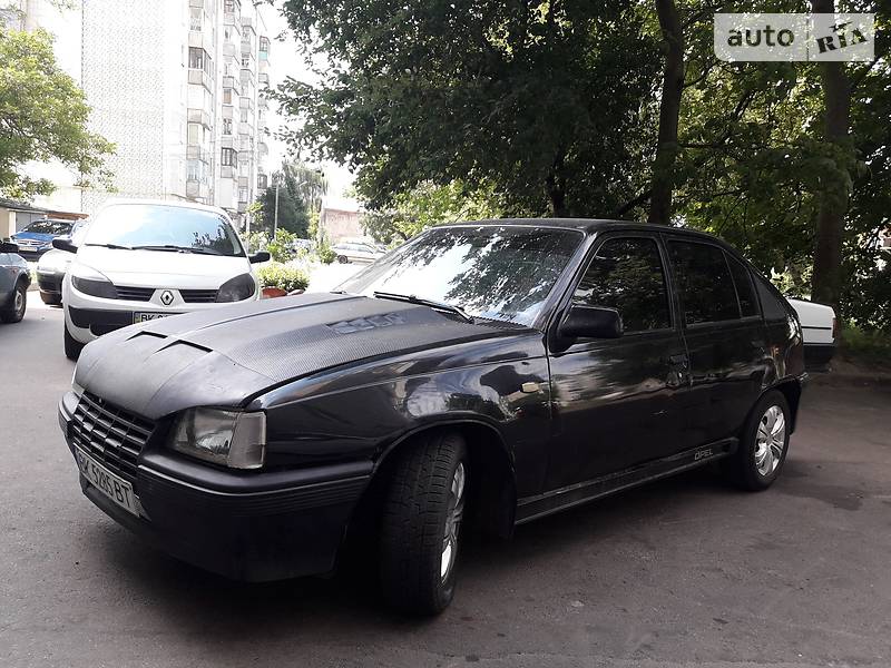 Хэтчбек Opel Kadett 1987 в Ровно