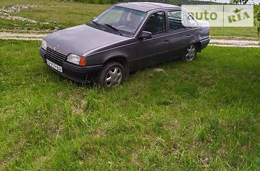 Седан Opel Kadett 1988 в Луцке