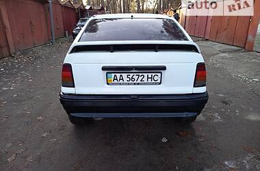 Хэтчбек Opel Kadett 1988 в 