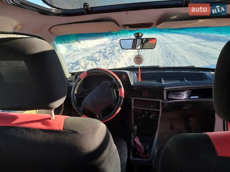 Седан Opel Kadett 1987 в Турці