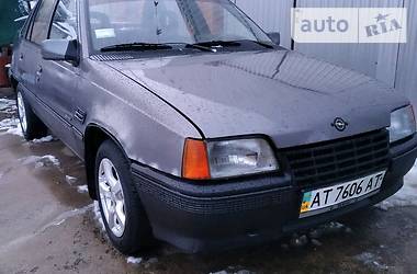 Седан Opel Kadett 1987 в Коломые