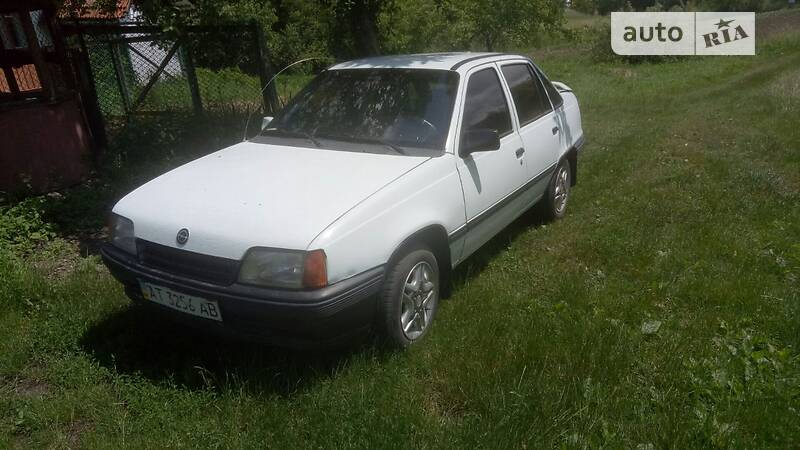 Седан Opel Kadett 1992 в Коломиї