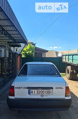 Седан Opel Kadett 1988 в Яготине